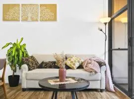 Cozy 2Beds APT with Pool Access in Waterloo