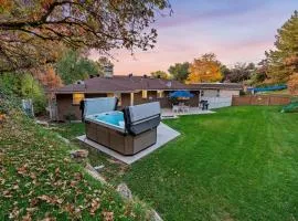 Family Ski Oasis 7BR 16-Person Spa Mins to Skiing