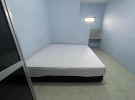 Hotel O Kost Btnompo Near SDI Bontosallang, ξενοδοχείο σε Bontonompo