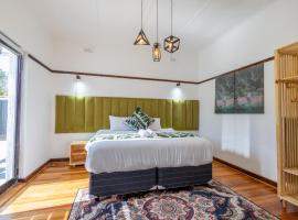 Dazzle Stay, hotel in East London