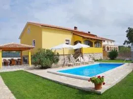 Villa im Dorf Juršići