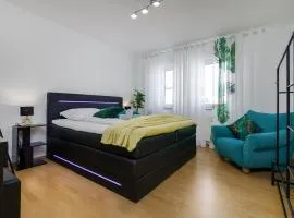 2 Zimmer Wohnung, Küche, Bad, Balkon, Netflix