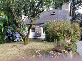 KerJean, дом у озера в аренду в городе Caurel