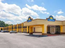 Days Inn by Wyndham Shelby