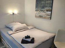 Standardzimmer nahe Messe und Airport, holiday rental in Düsseldorf