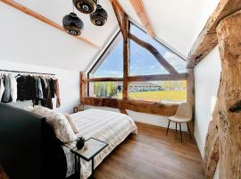 Charming Authentic Home with Garden, hotel v destinaci Sint-Truiden