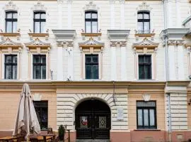 Joy City Stay Ultracentral Chic