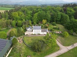 The Farmhouse at Solsgirth Home Farm, hotel in Dollar