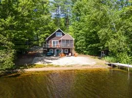Idyllic Lakeside Getaway home