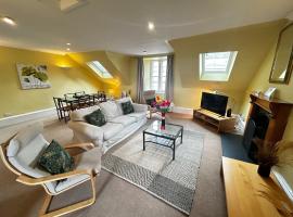 Parliament Sq (apt 5) Royal mile