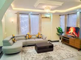 Royal Links Apartment