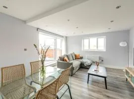 Modern Pent House Apartment - Central - 6 Guests