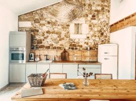 Gîte dans un domaine - La belle époque- Uzès - 6 personnes, hotel Baron városában