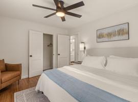 ModernNest-KS Bed and Fire Pit, khách sạn ở Tulsa