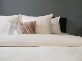 Telfair Place - 2BR Loft Overlooking Broughton Street