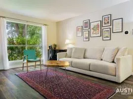 12 Min to Airport Spacious Backyard and Fire Pit