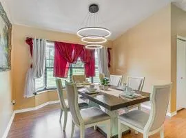 11 Mi to Dtwn Ocala Home with Screened-In Lanai!