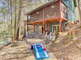Secluded Cherry Log Cabin with Hot Tub and Swings!, hotel v destinaci Cherry Log