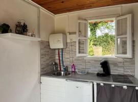 Maisonnette à la campagne, hotel en Colombier-le-Jeune