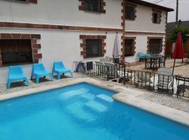 Casas del Alto Tajo - La Casa Blanca &ndash; hotel z basenem 