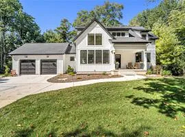 Beach Glass Retreat - Pickleball, Lake access 2 minute walk away, luxury home