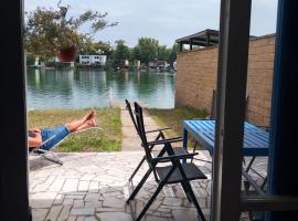 Chata pri jazere - Slnečné jazerá, hotel v Senci