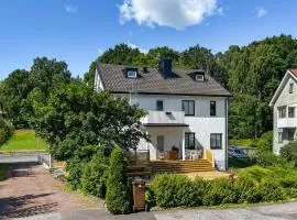 Awesome Apartment In Göteborg With Wifi