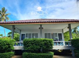 Sangjun On Beach Resort, hotel v destinaci Bang Saphan