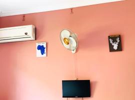 Hu Hut Lodge, hotel in Moshi