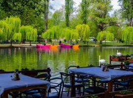 2BR Lakeside & Panoramic Balcony - Pogradec, Lake Ohrid