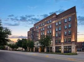Fairfield Inn & Suites by Marriott Savannah Downtown Historic District