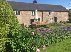 5 bedroom cottage in rural Staffordshire, hotel in Leek