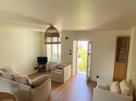 La perle-Maison de pêcheur à Saint-Aubin-sur-Mer, Hotel in Saint-Aubin-sur-Mer