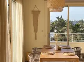 Palm View Residence with Private Rooftop