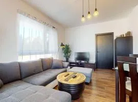 HURBAN CITY PARK apartment & private indoor parking & self check-in