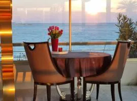Lux- apparemment à Marina baie des Anges -vue de la mer