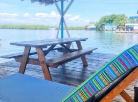 Oceanfront, Quiete and Convenient Location, hotel v destinaci Bocas del Toro