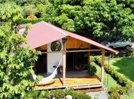 Romantic Cabin in the Forest, Valle Azul, Bungalows Tulipanes CR