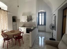 Appartamento storico in centro, Hotel in Mottola