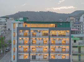 Perfectstayz Value Alpine Near Laxman Jhula, khách sạn gia đình ở Rishīkesh