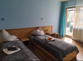 Hotel Neue Krone, hotel v destinaci Markt Erlbach