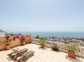 Casa Familiar con Piscina Frente al Mar