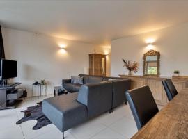 Duplex appartement in rustige woonwijk, hotel i Mortsel