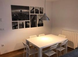 Apartamento la Abadía en Tramacastilla, hotel i Tramacastilla de Tena