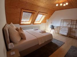 Ferienwohnung Lodge am See - Terrasse - Kachelofen in ruhiger Lage nahe Schluchsee, hotel na praia em Schluchsee