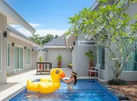 De palm poolvilla by KC