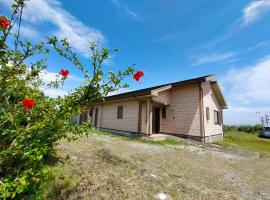 奄美ゲストハウス宇宿サンライズビーチ, hotel de playa en Amami