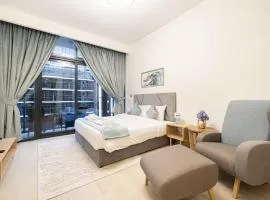 Elegant Studio with Terrace 7 min Burj Khalifa