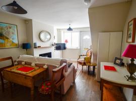 Cosy cottage in Bridport centre, hotel in Bridport