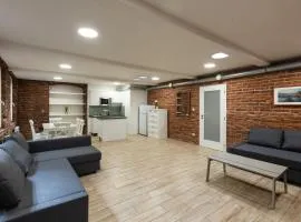 Spacious apartment in quiet courtyard near Charles Bridge